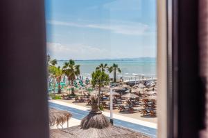 a view of the beach and the ocean from a hotel room at Villa Verona in Durrës