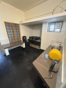 an empty room with a yellow ball on a table at Hibisco Hideout in Meenangadi