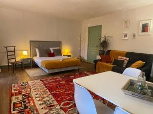 a living room with a bed and a couch at Demeure d'autrefois in Passins