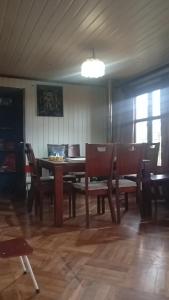 a dining room with a wooden table and chairs at Casa centro tabo in El Tabo