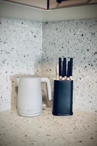 two cups sitting on a counter with toothbrushes at Łeba Garden Apartament in Łeba