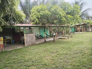 a house with trees in front of a yard at La tribu in Simiátug