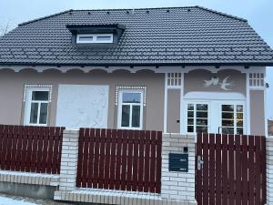 a small house with a fence in front of it at Duškova vila - apartmán Elisa in Opařany