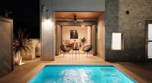 a swimming pool in the middle of a house at THE POOL HOUSE Kisarazu in Kisarazu