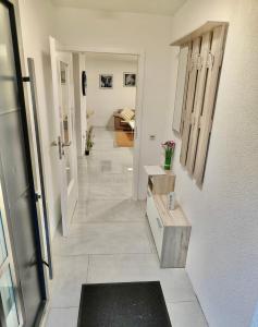 a room with a hallway with white walls and white floors at Rio Home in Büsingen
