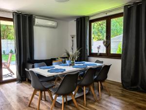 a dining room with a table and chairs at SAN ESCOBAR sauna jacuzzi jezioro in Rogowo
