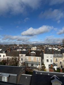 a view of a city from the rooftops of houses at Le cocon San Francisco in Tours