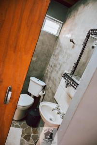 a bathroom with a toilet and a sink at HOSTEL DEL HERRERO in Apóstoles +31 photos