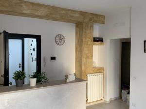 a living room with a clock on the wall at Casa Roncalli 19 in Foligno