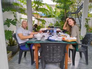 a man and a woman sitting at a table at Serendib Villa in Negombo