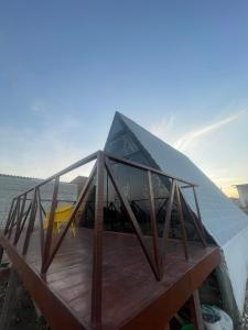 a house with a glass roof on a wooden deck at Chalé serra da formiga in Riachuelo