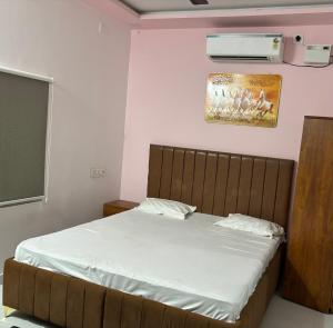 a bedroom with a bed with white sheets on it at hotal shahi palace in Jodāsar