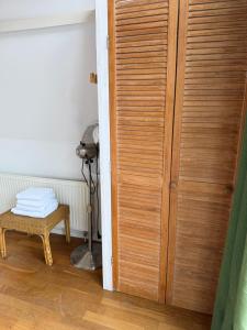 a wooden door in a room with a stool at At Loum in Alkmaar