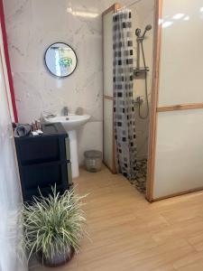 a bathroom with a sink and a shower and a sink at Manatini lodge in Faie +9 photos