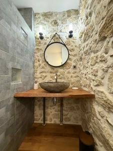 a bathroom with a sink and a mirror at Au rêve de Fadi in Bruch