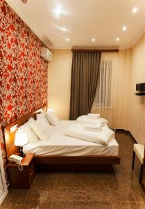 Postel nebo postele na pokoji v ubytování Mia Casa Hotel Yerevan
