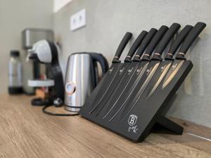 a group of knives sitting on a counter next to a appliance at PP Home in Törökbálint