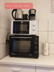 a microwave oven sitting on top of a counter at FeWo Nina - Monteurwohnung in Weißenfels