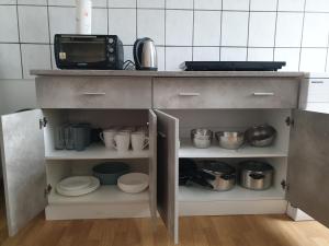 a kitchen with a counter with pots and pans at Fewo Nina 4 - Monteurwohnung in Weißenfels