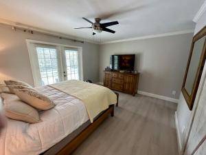 a bedroom with a bed and a ceiling fan at Florida house, 4br 2bt with private pool oasis in Naples +53 photos