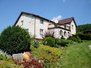 a large house with a garden in front of it at Orlikowe Wzgórze in Rabe
