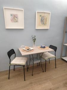 a table with two chairs and a table with plates and flowers at Arthouse in Molfetta