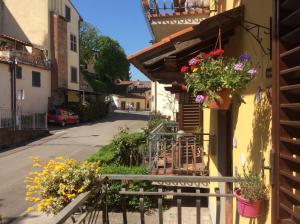 Un patio sau altă zonă în aer liber la Intorno Firenze B&B