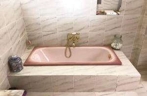 a pink bath tub in a white tiled bathroom at Villa à Gap in Gap +11 photos