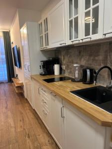Kjøkken eller kjøkkenkrok på Apartament dębowy