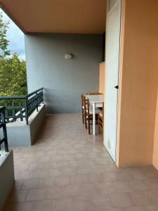 a room with a balcony with a table and chairs at Casa Ponte in Ponte San Giovanni