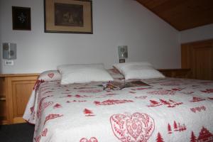 A bed or beds in a room at Chalet Stelvio