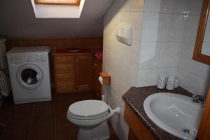 A bathroom at Chalet Stelvio