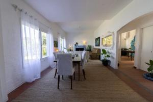 a dining room with a white table and chairs at Casa Blue3 in Punta del Este