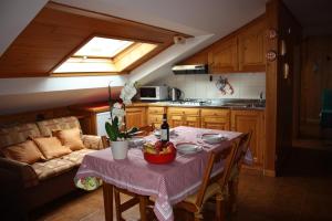 A kitchen or kitchenette at Chalet Stelvio