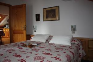 A bed or beds in a room at Chalet Stelvio