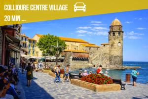 a group of people walking on a street next to the ocean at ELEGANCE Castillet - Plein Centre Proche Gare Bus et Transports - IDEAL COUPLE ou PRO - Moderne et Confort - OFFRE SPECIALE in Perpignan