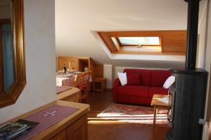 A seating area at Chalet Stelvio