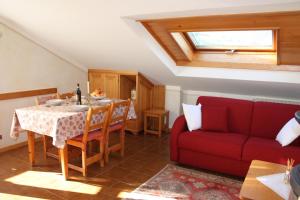 A seating area at Chalet Stelvio