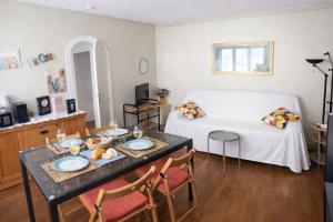 a living room with a table and a couch at Château Walk Studio Appartement in Fontainebleau