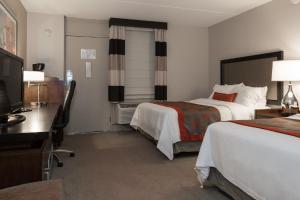 Postel nebo postele na pokoji v ubytování Ramada by Wyndham Boston
