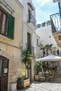 an outdoor patio with a table and an umbrella at Hasu Rental Rooms in Trani