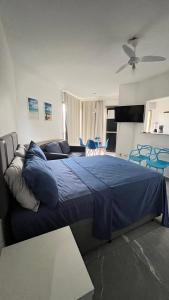 a bedroom with a large bed and a couch at Aldeia dos reis - Condado - Mangaratiba - Loft 405 bl 3 in Mangaratiba +45 photos