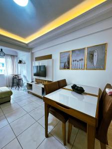 a living room with a couch and a table at Piscina, churrasqueira, garagem, sauna e academia! in Capão da Canoa