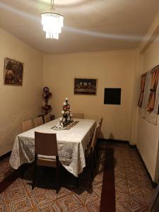a dining room with a table and chairs at Casa Magnolia in Cochabamba