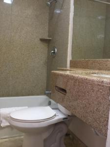 Koupelna v ubytování Budget Inn Plainview
