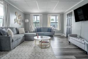 a living room with couches and a coffee table at Cozy Croghan Apartment in Croghan