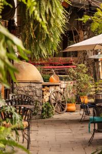 a patio with tables and chairs and a cart at Mesón De Leyendas Breakfast & Downtown in Valle de Bravo