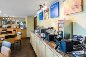 a fast food restaurant with a counter and a dining room at Comfort Inn & Suites Ashland in Ashland