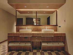 a bathroom with two sinks and a large mirror at illi Nuto Shinjuku in Tokyo