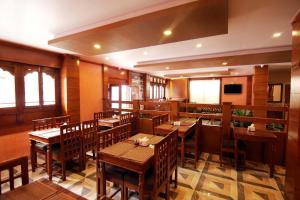 My Hotel Pvt Ltd tesisinde bir restoran veya yemek mekanı